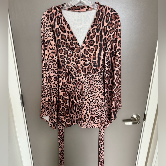 Cheetah Print Romper Playsuit with V Neck - Picture 2 of 7